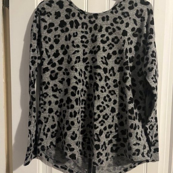 Ladies Knit Top - Picture 1 of 2
